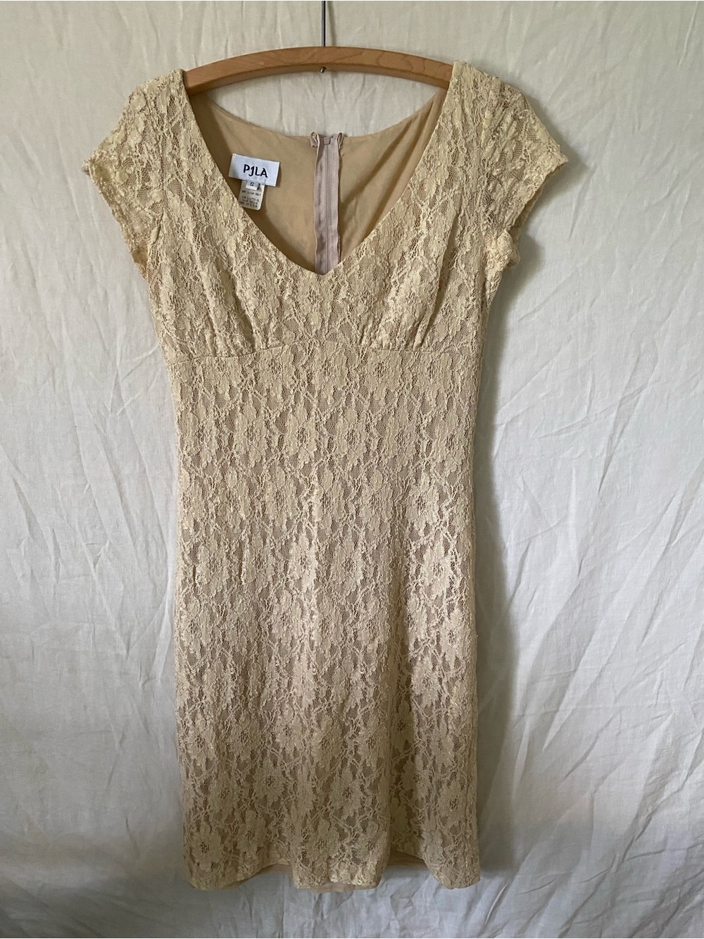 Vintage PJLA Cream Lace Cap-Sleeve Dress with Zipper on Back - Small